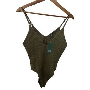 WILD FABLE NWT OLIVE GREEN TEXTURED V-NECK SNAP BUTTON BODYSUIT SIZE LARGE